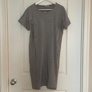 Gap Maternity / Nursing Dress, size small